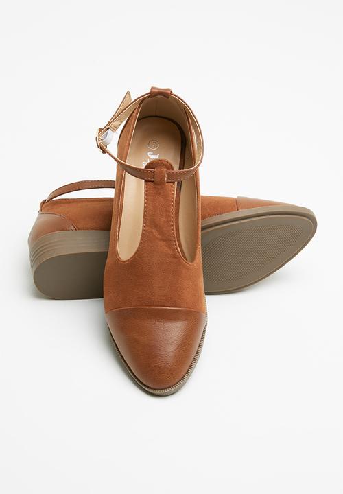 Jada - Fabric combo flat pointed pump - tan