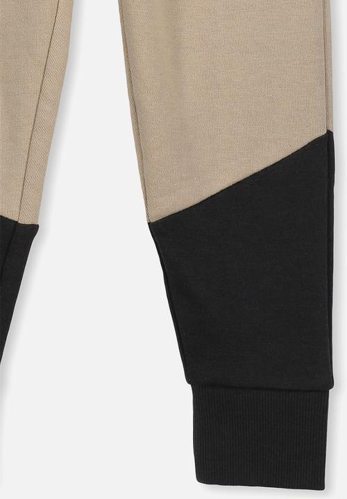 Cotton On - Leo trackpant - beige & black 