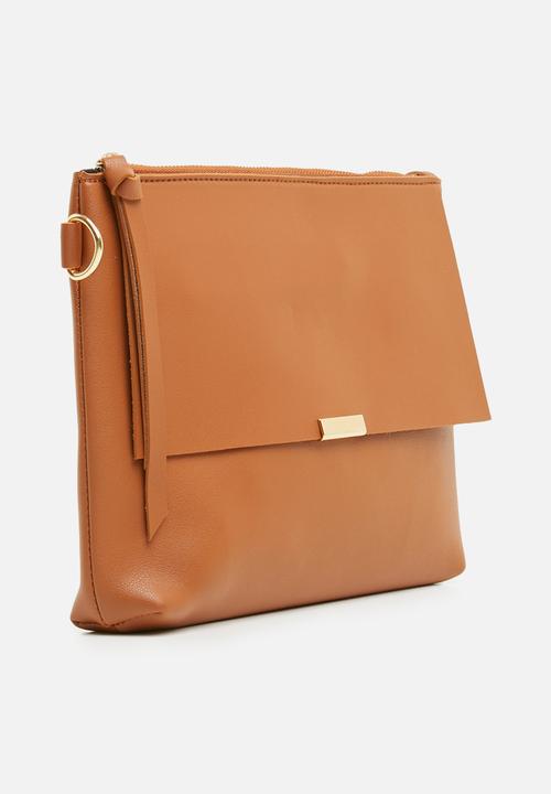 STYLE REPUBLIC - Leather-look slingbag - tan