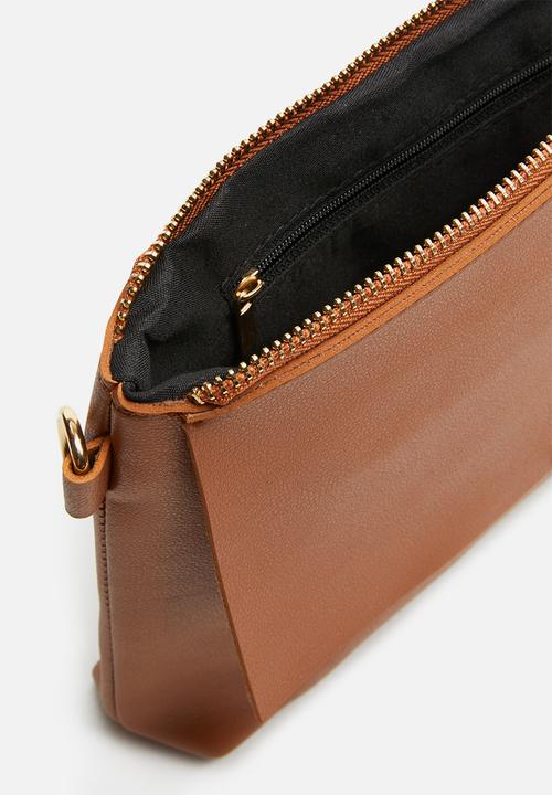 STYLE REPUBLIC - Leather-look slingbag - tan