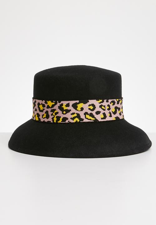 black felt sun hat