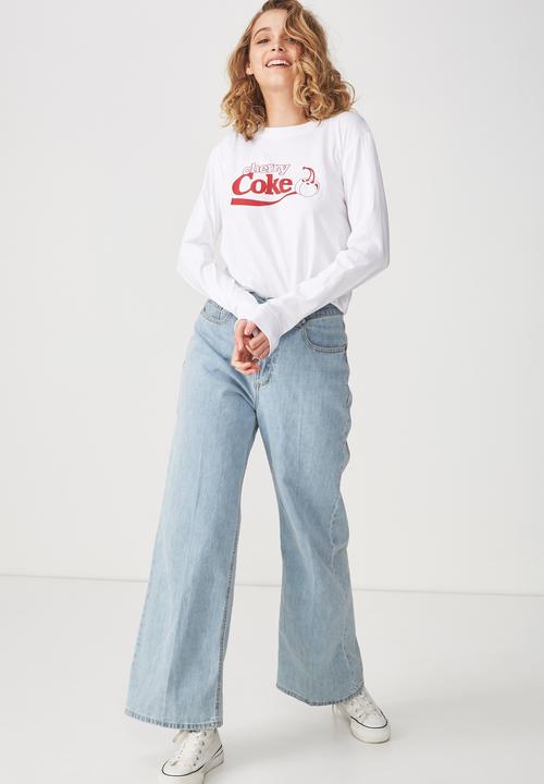 Cotton On - Tbar Tammy chopped cherry Coke graphic tee - white