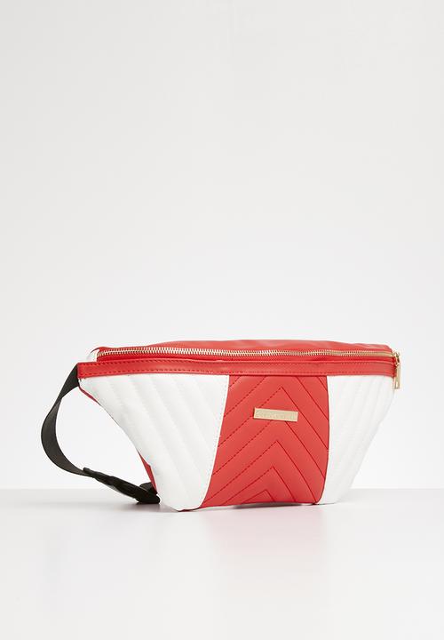 BLACKCHERRY - Quilt detail moonbag - red