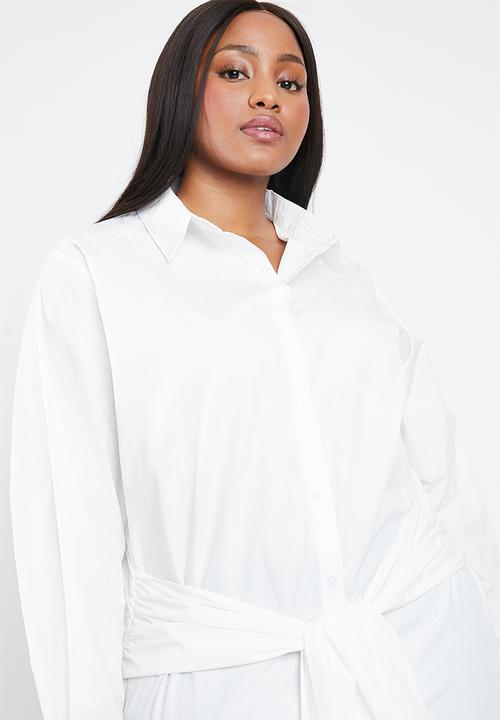 STYLE REPUBLIC PLUS - Asymmetrical shirt with multi-tie detailing - white