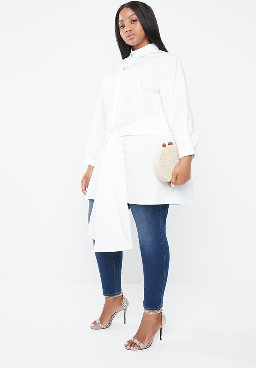 STYLE REPUBLIC PLUS - Asymmetrical shirt with multi-tie detailing - white