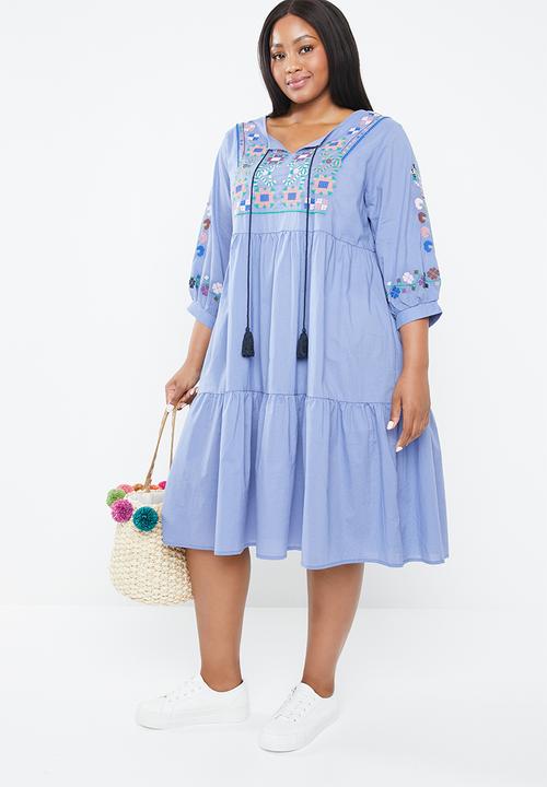 STYLE REPUBLIC PLUS - Tiered embroidered dress - blue 