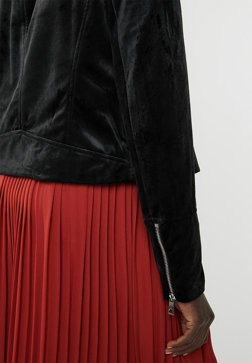 Vero Moda - Hazle velvet short jacket - black