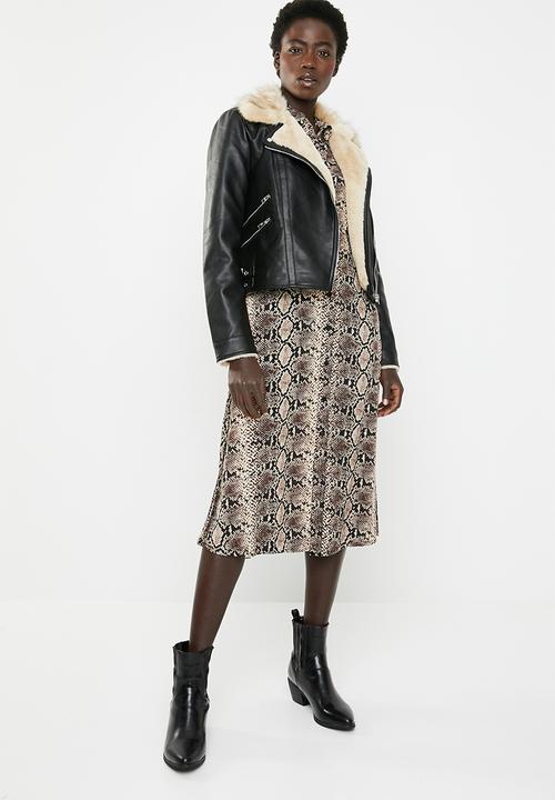 Vero Moda - Fall short faux leather jacket - black