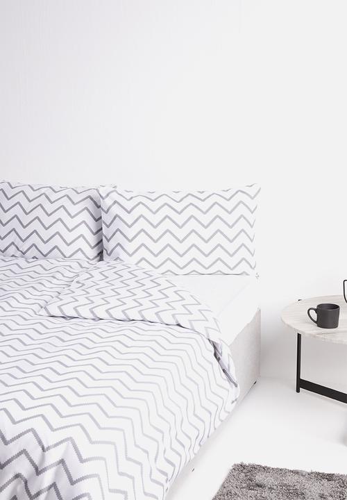 Sixth Floor - Zakari chevron printed duvet set - grey
