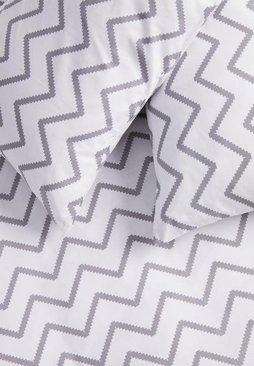 Sixth Floor - Zakari chevron printed duvet set - grey
