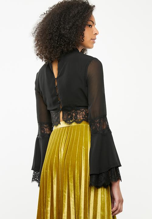Missguided - Flared long sleeve lace trim crop top - black