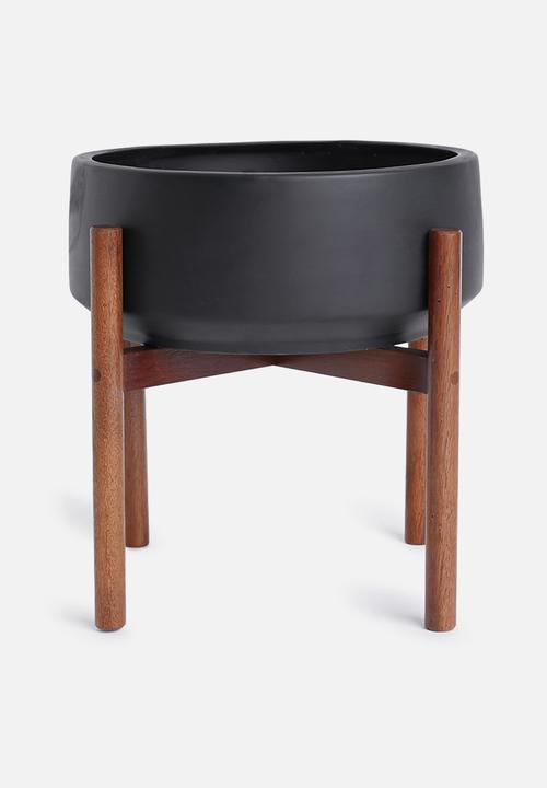 Grey Gardens - Latvia planter medium - black