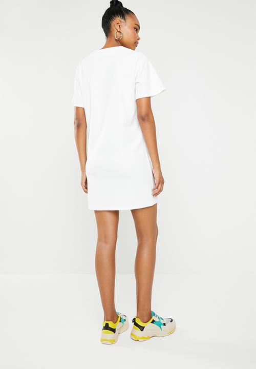 c(inch) - Choker neckline dress - white