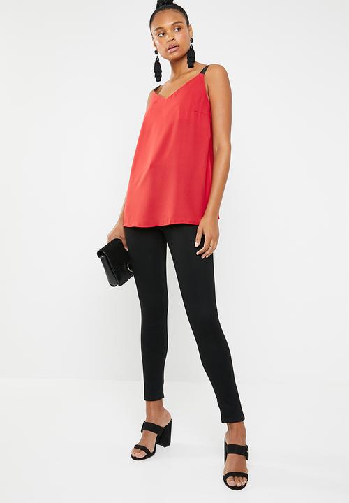 STYLE REPUBLIC - Contrast strap cami - red