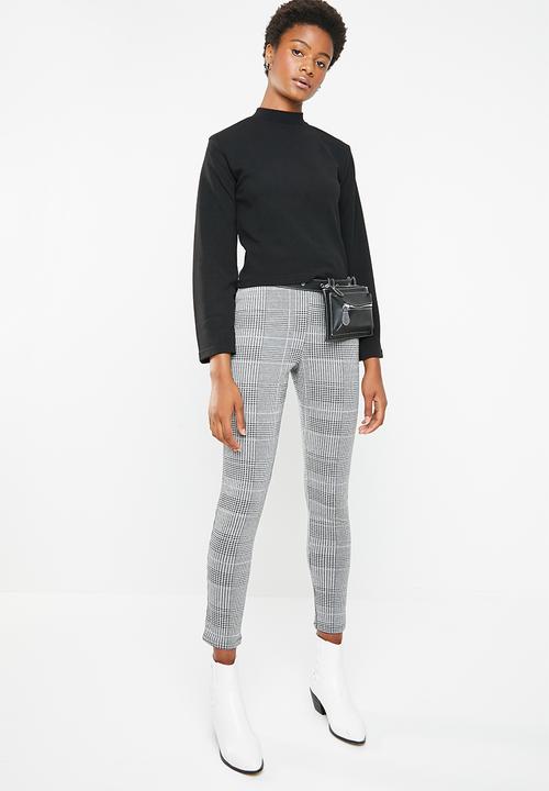 Superbalist - Boxy top with flute sleeve - black