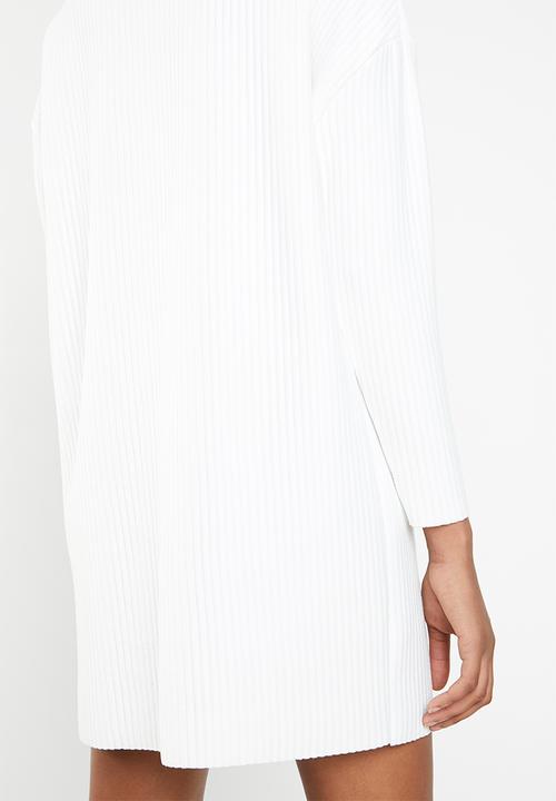 Missguided - Oversized high neck rib sweater dress - white