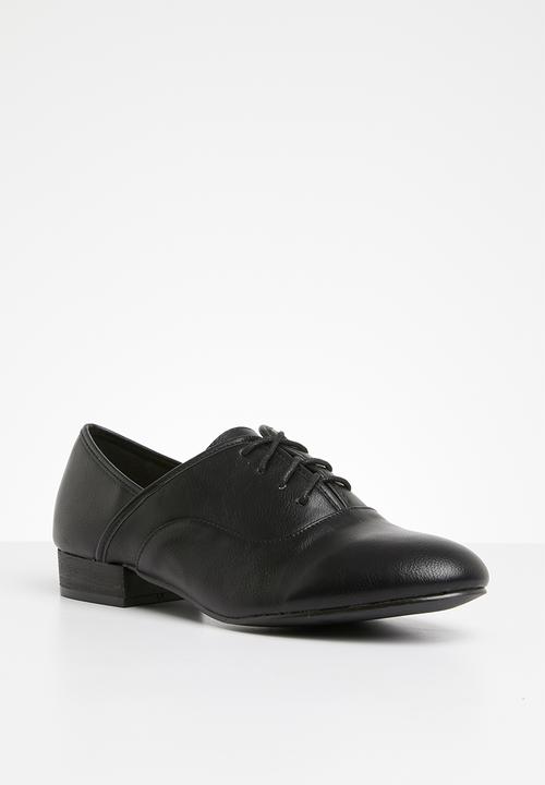 Superbalist - Reese brogue - black