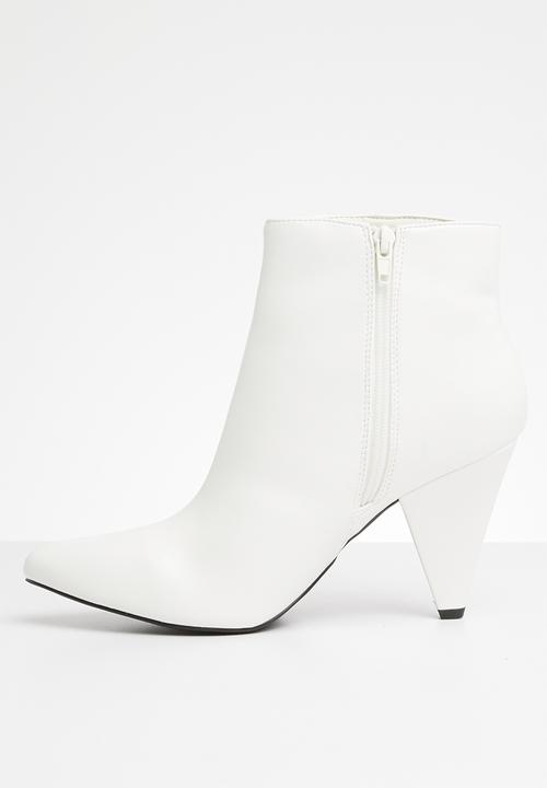 Superbalist - Sade cone heel boot - white