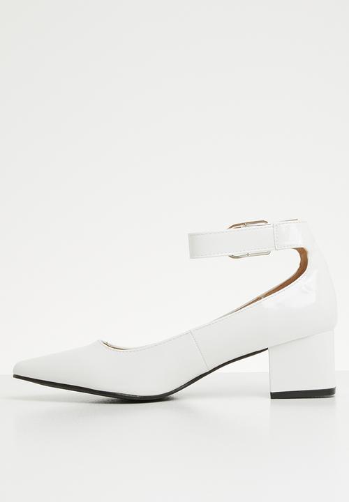 Superbalist - Clara buckle detail court - white