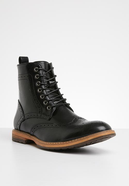 Superbalist - Grayson brogue detail boot - black
