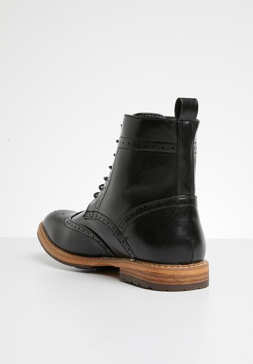 Superbalist - Grayson brogue detail boot - black