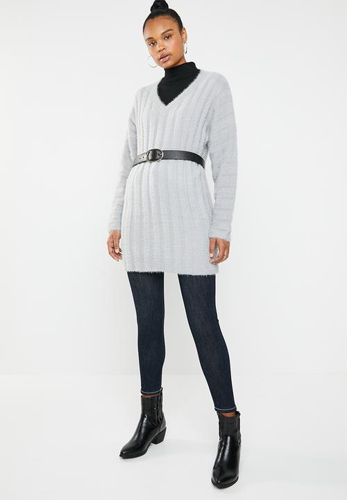 Missguided - V neck fluffy ribbed knitted dress - grey