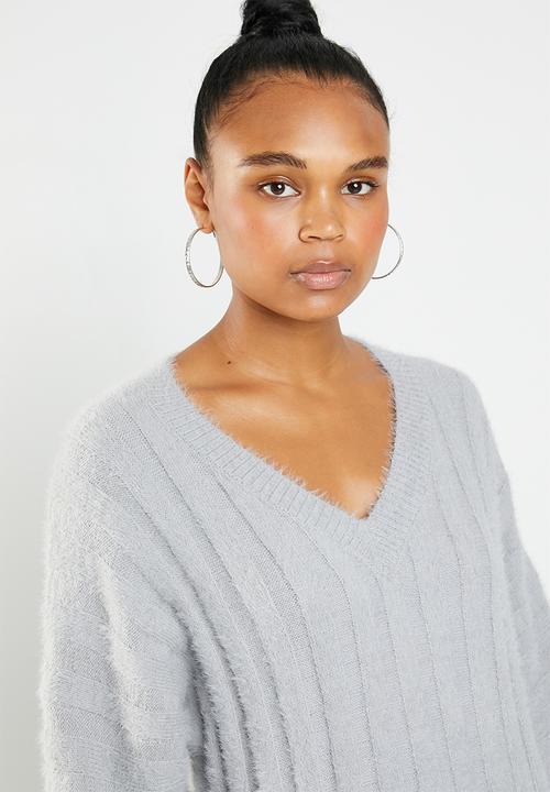 Missguided - V neck fluffy ribbed knitted dress - grey