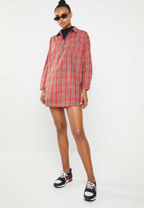 Missguided - Oversized utility tartan shirt dress - red