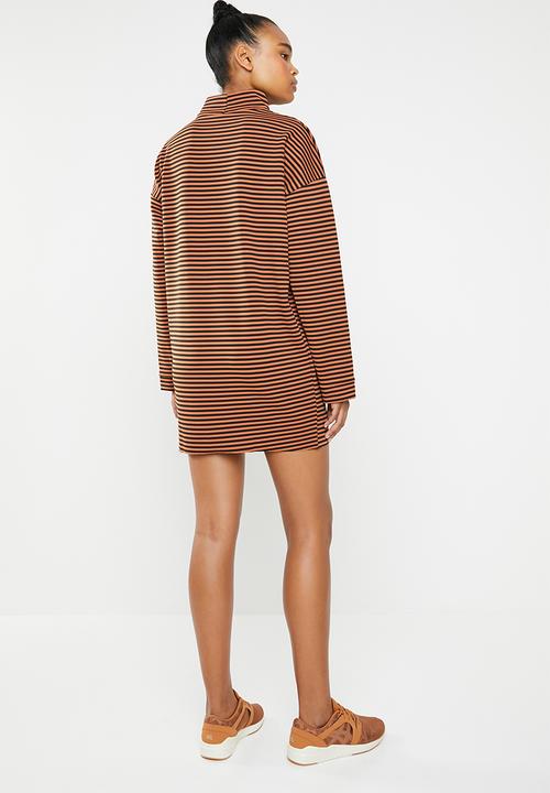 Missguided - High neck sweater dress - black & brown