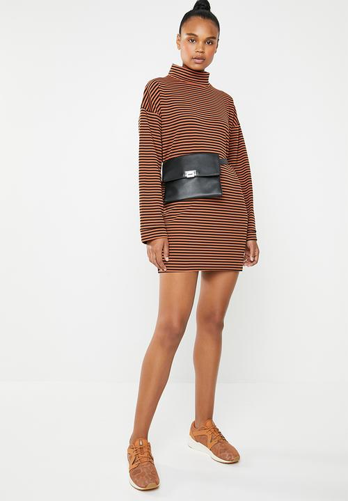 Missguided - High neck sweater dress - black & brown