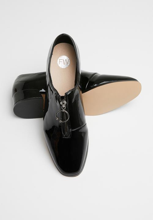 Footwork - Shaylah brogue - black