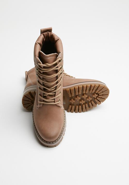 Miss Black - Lace up military boot - pink