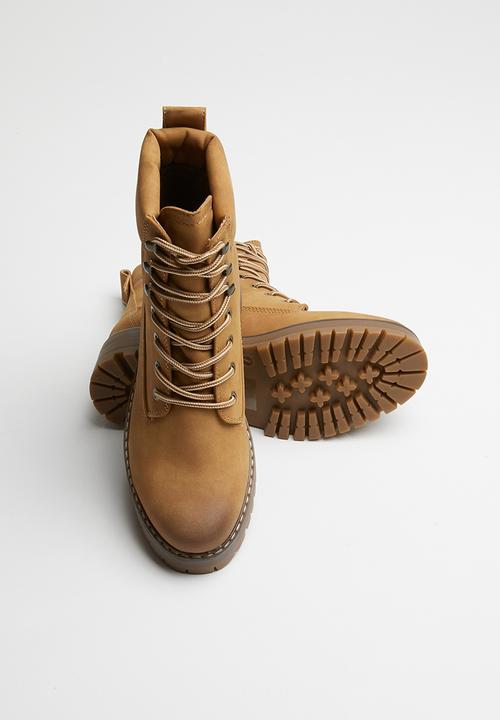 Miss Black - Lace up military boot - tan