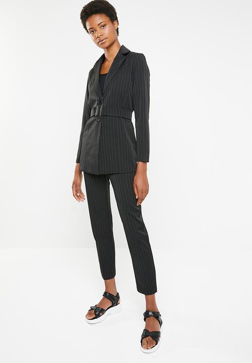 STYLE REPUBLIC - Structured belted blazer - black