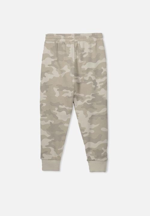 Cotton On - Lewis camouflage trackpant - green