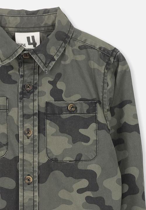 Cotton On - Noah long sleeve camouflage shirt - green