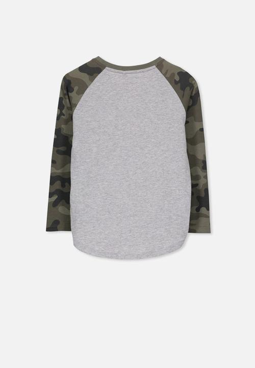 Cotton On - Tom long sleeve camouflage raglan tee - grey & green