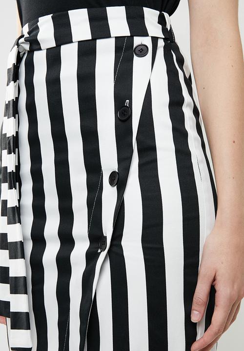 STYLE REPUBLIC - Structured front button skirt - black & white