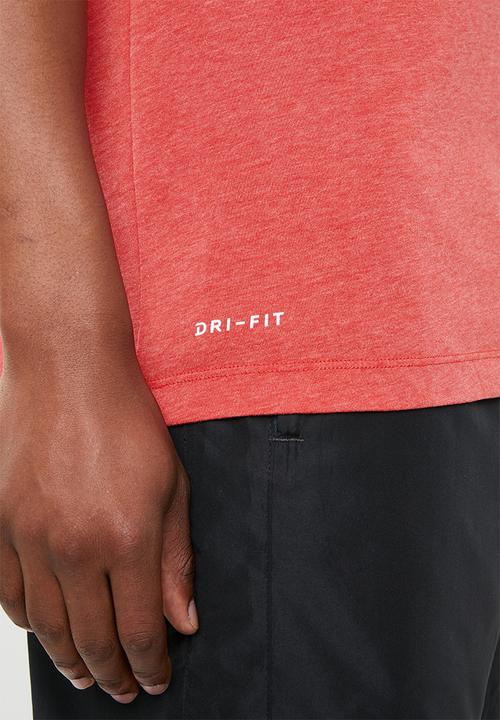 Nike - Nike  dry tee nike train - red
