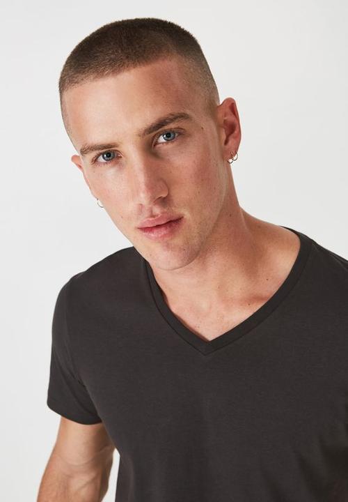 Cotton On - Essential vee neck - black