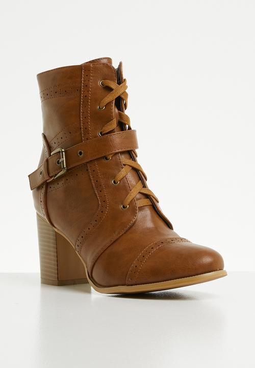 Jada - Lace up block heel boot - tan