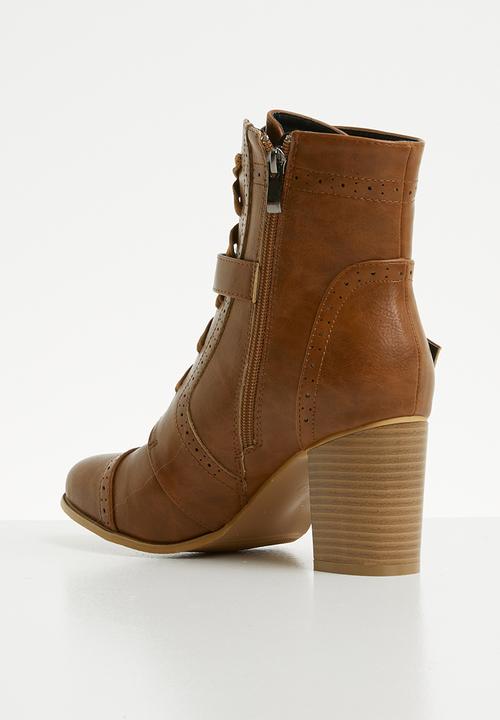 Jada - Lace up block heel boot - tan