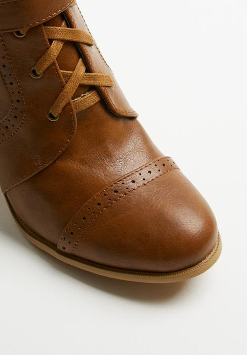 Jada - Lace up block heel boot - tan