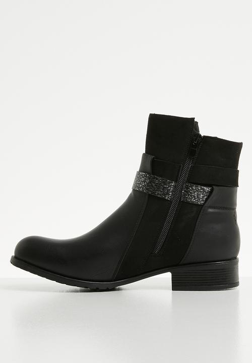 Plum - Rustic ankle boot - black