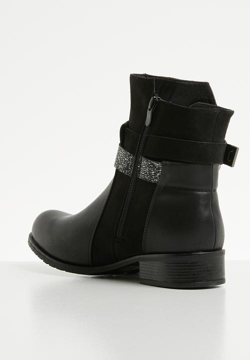Plum - Rustic ankle boot - black