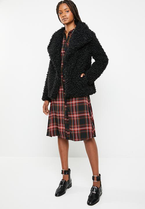 Missguided - Shaggy waterfall faux fur jacket - black