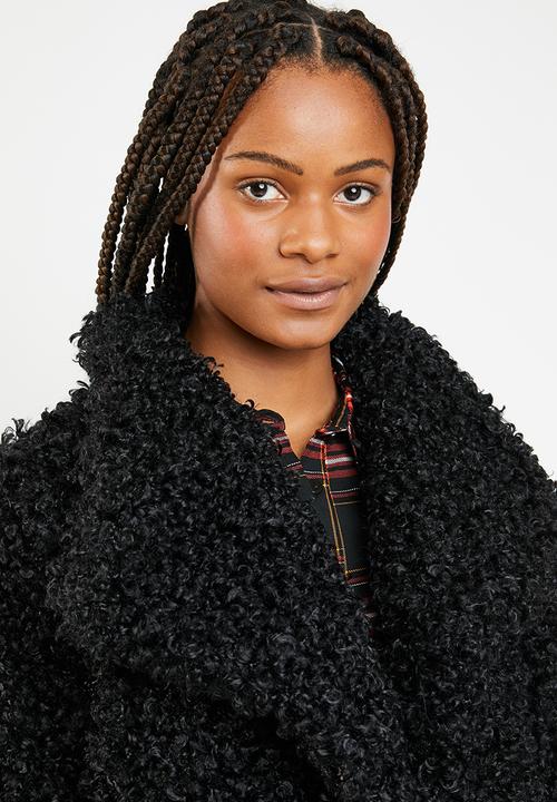 Missguided - Shaggy waterfall faux fur jacket - black