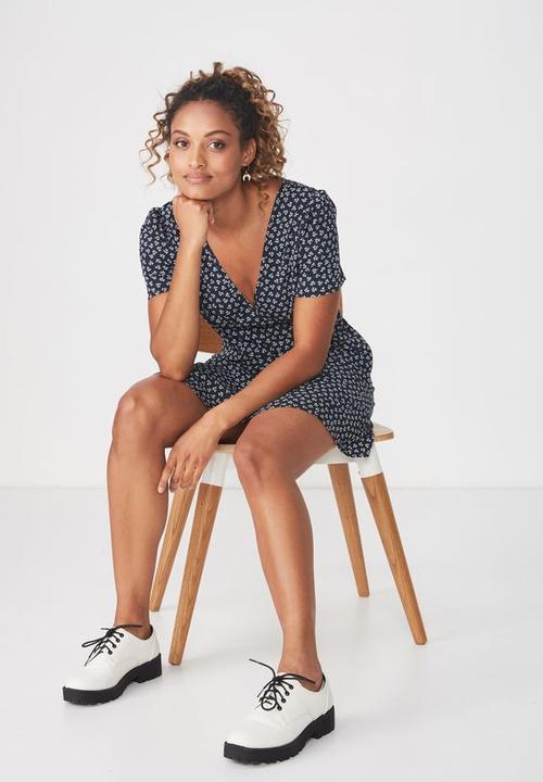 Cotton On - Woven dotti deep v dress - navy & white