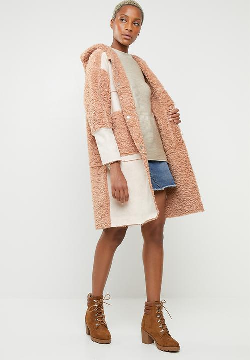 Missguided - Longline curly borg bonded coat - pink