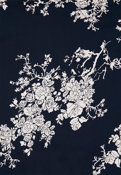 Revenge - Floral dip hem fluted sleeve top - navy